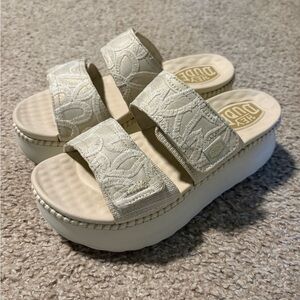 Hey dude tan platform sandals